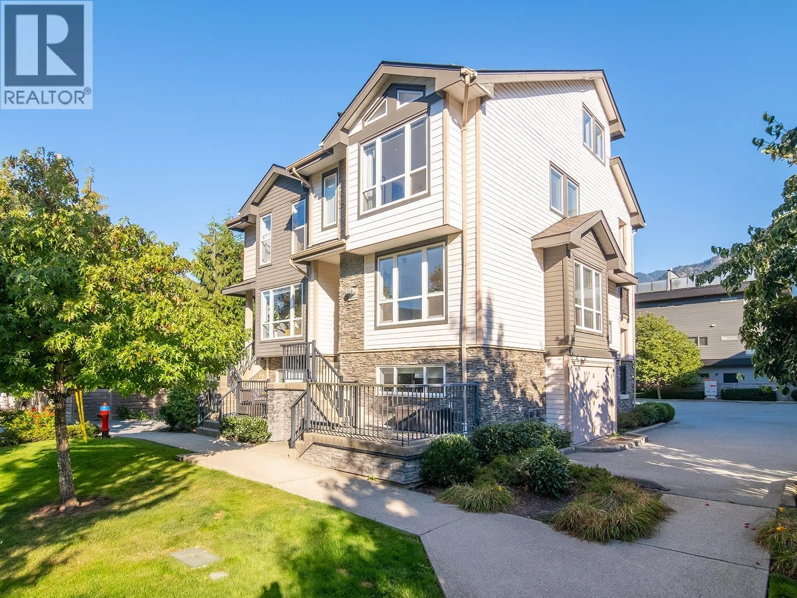 2 1261 MAIN STREET