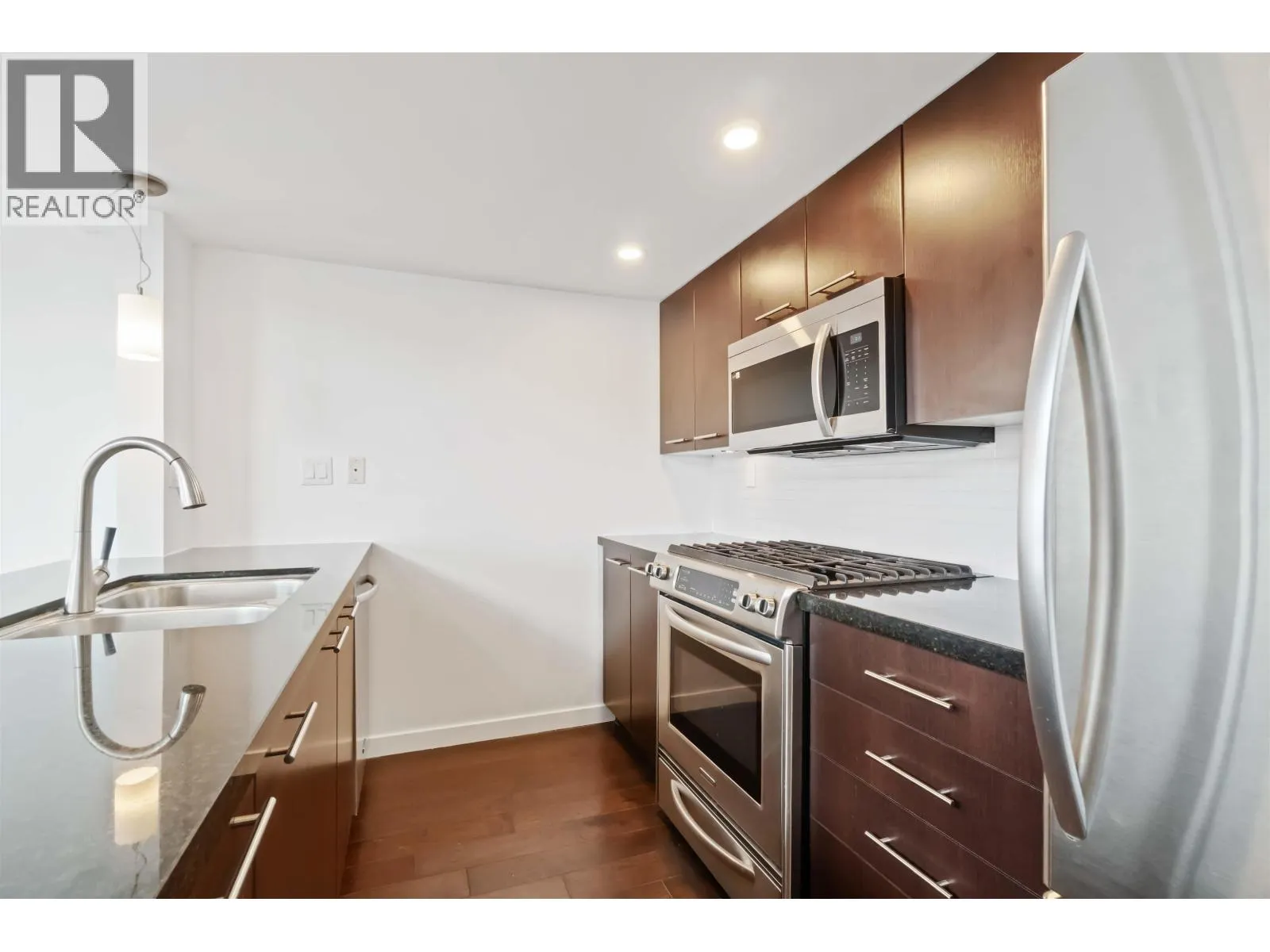 PH4 1288 CHESTERFIELD AVENUE