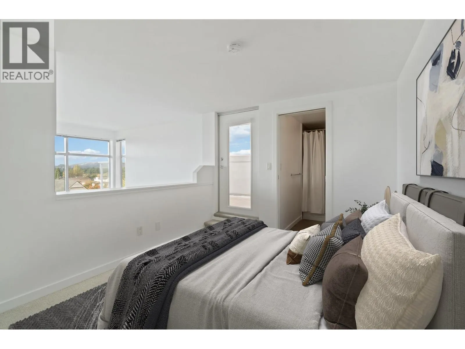 PH4 1288 CHESTERFIELD AVENUE