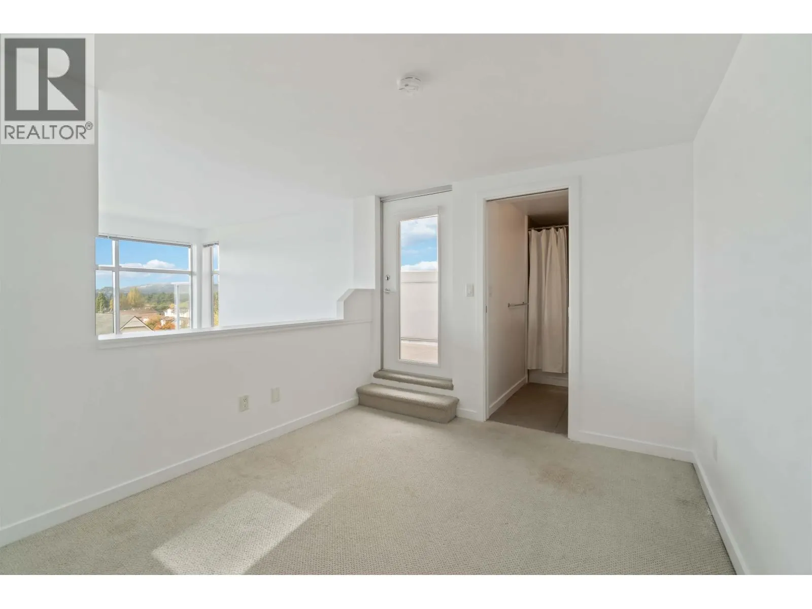 PH4 1288 CHESTERFIELD AVENUE