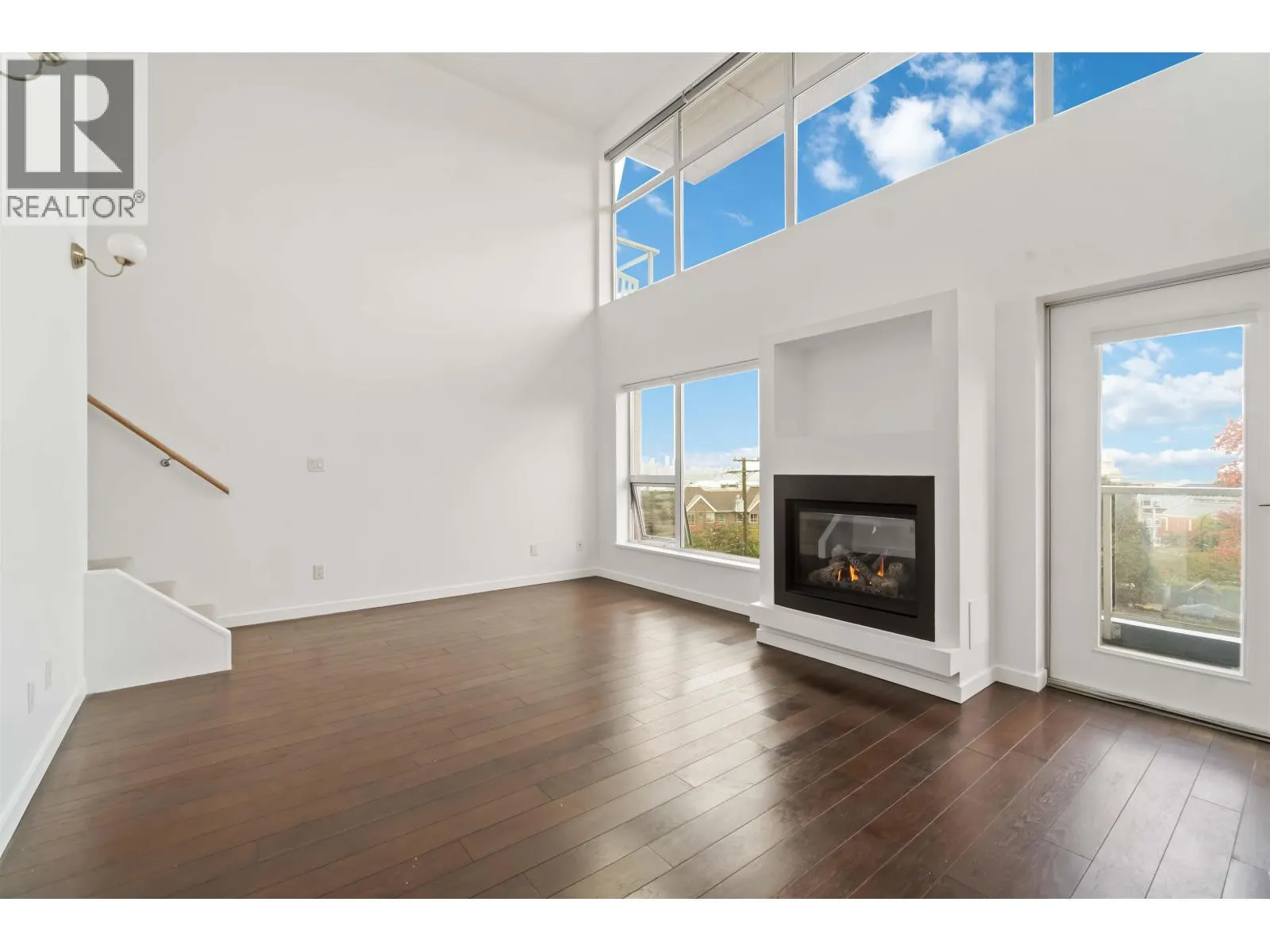 PH4 1288 CHESTERFIELD AVENUE