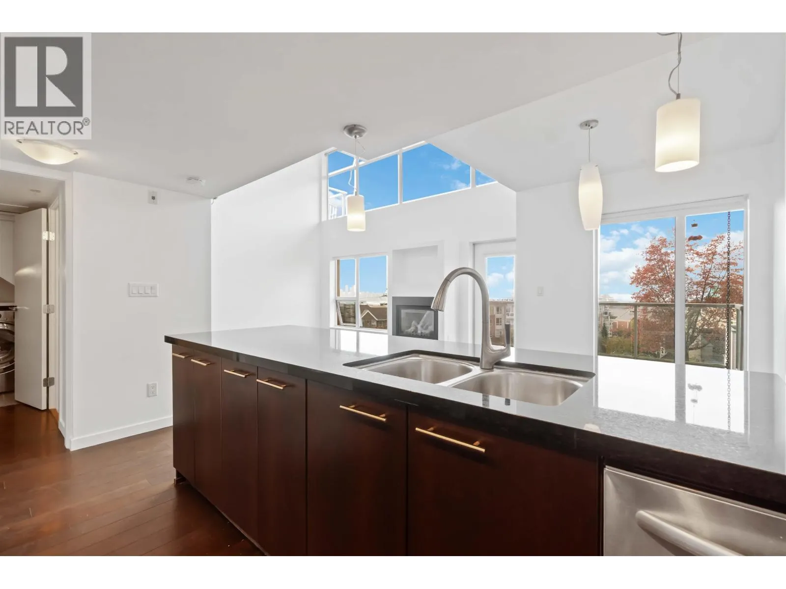 PH4 1288 CHESTERFIELD AVENUE