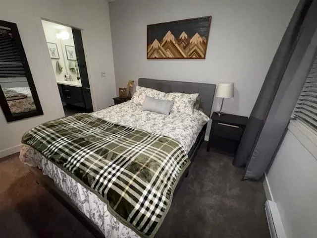 311 16396 64 AVENUE