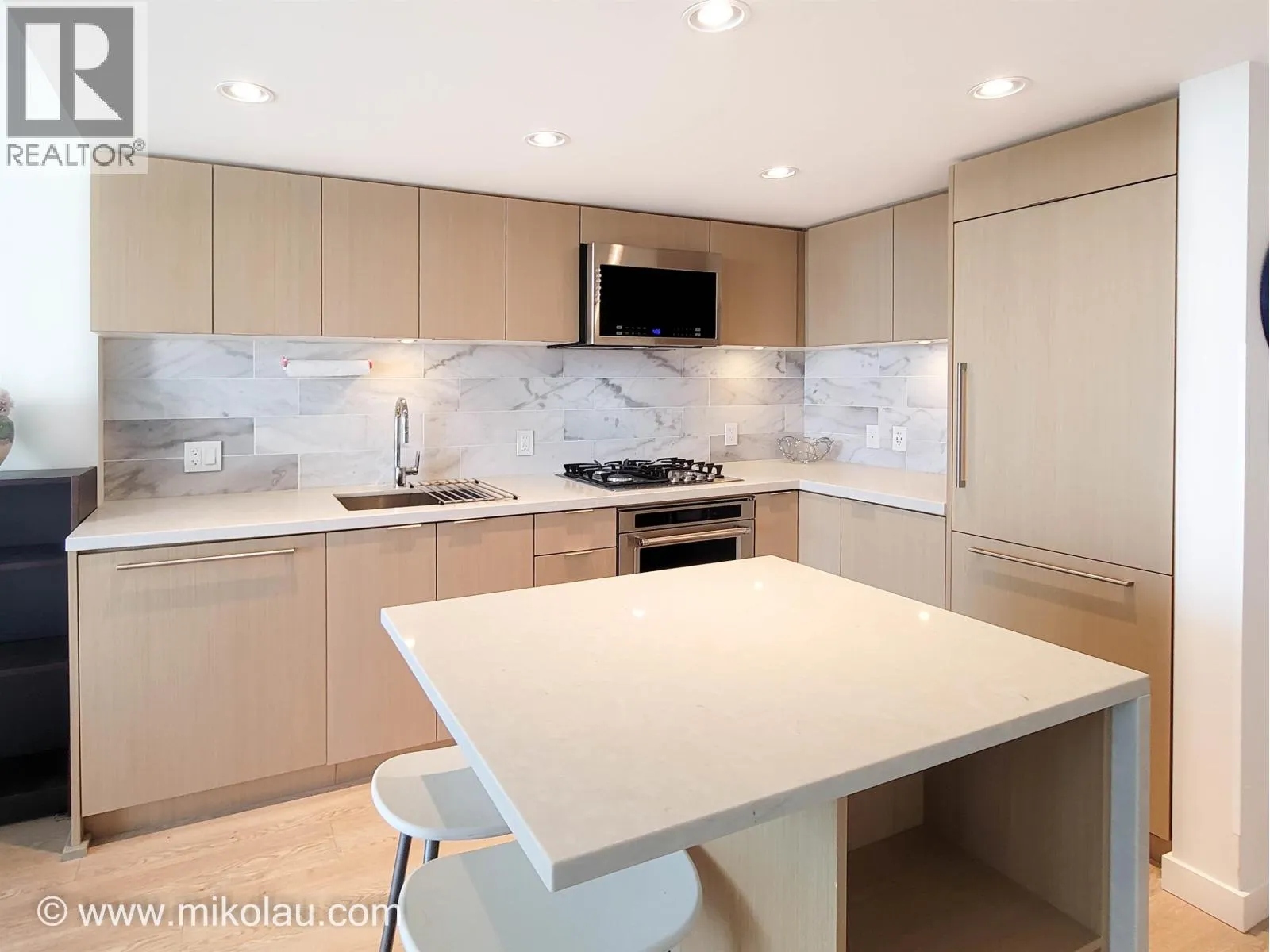 8189 CAMBIE STREET