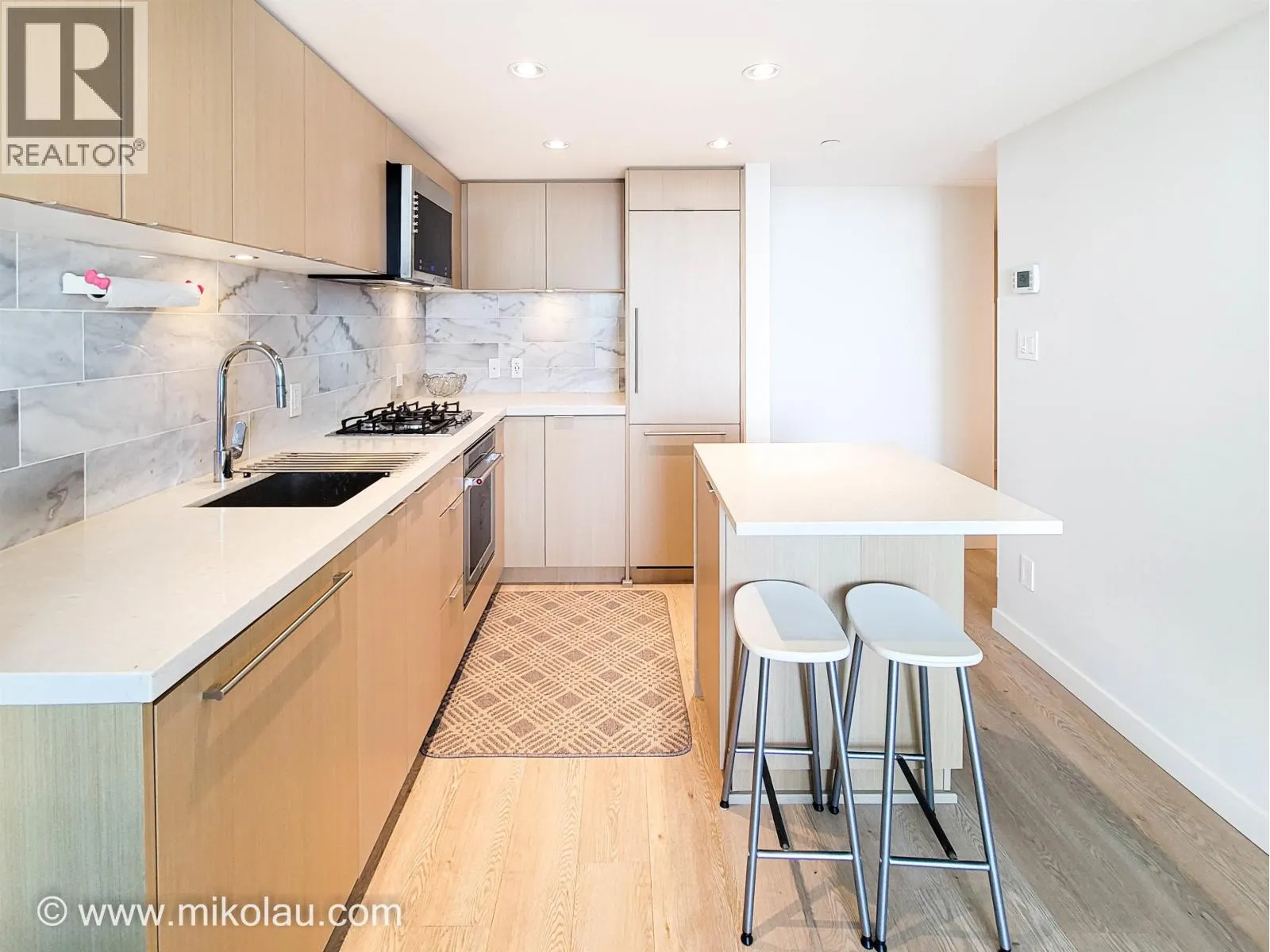 8189 CAMBIE STREET