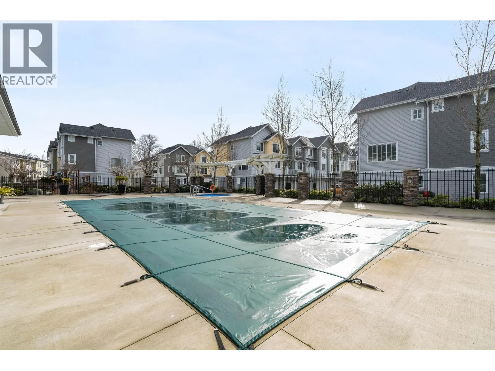 27 5551 ADMIRAL WAY