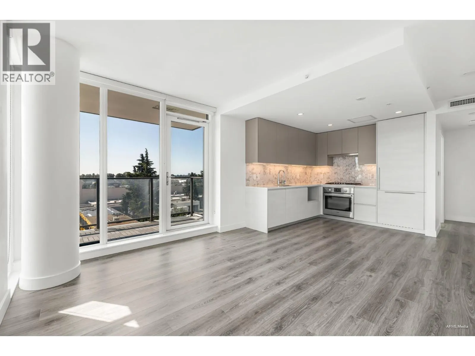 406 8181 CHESTER STREET