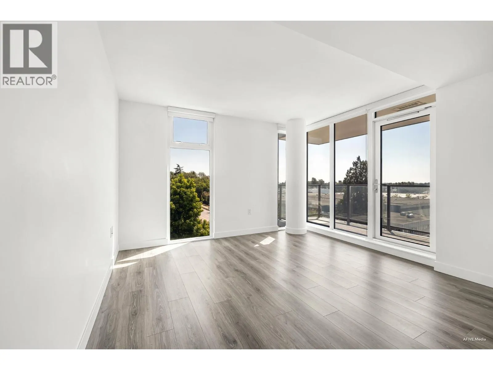 406 8181 CHESTER STREET