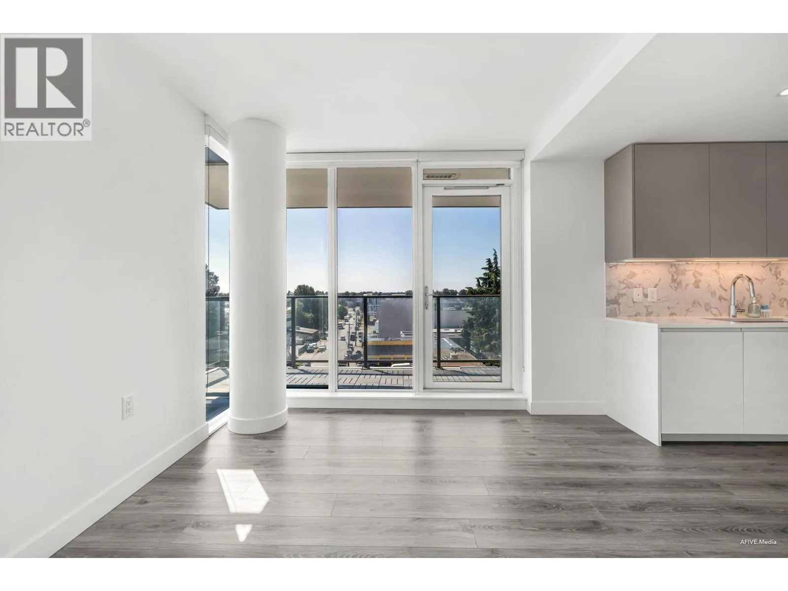 406 8181 CHESTER STREET