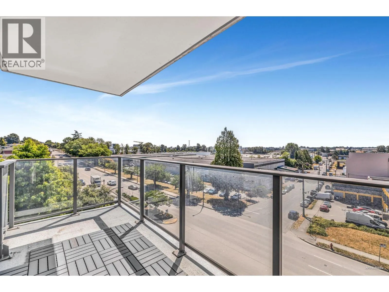 406 8181 CHESTER STREET