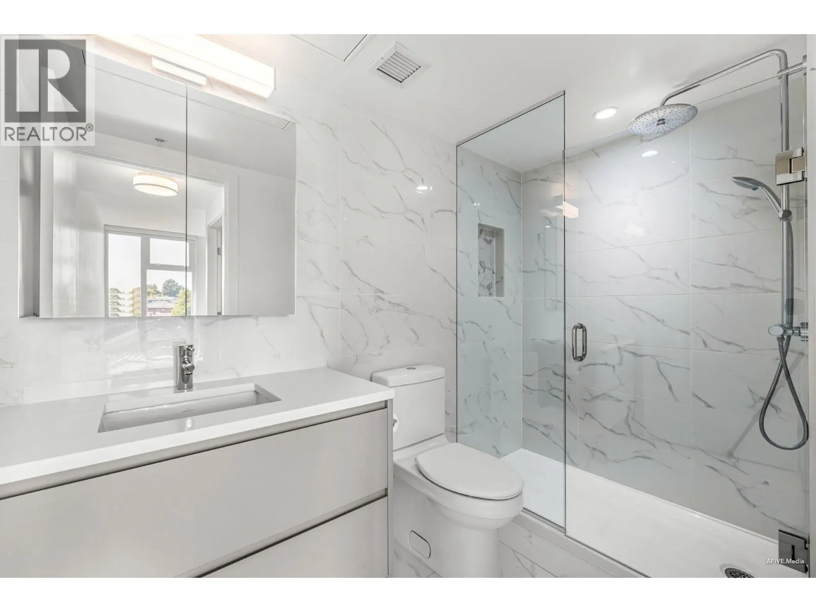 406 8181 CHESTER STREET