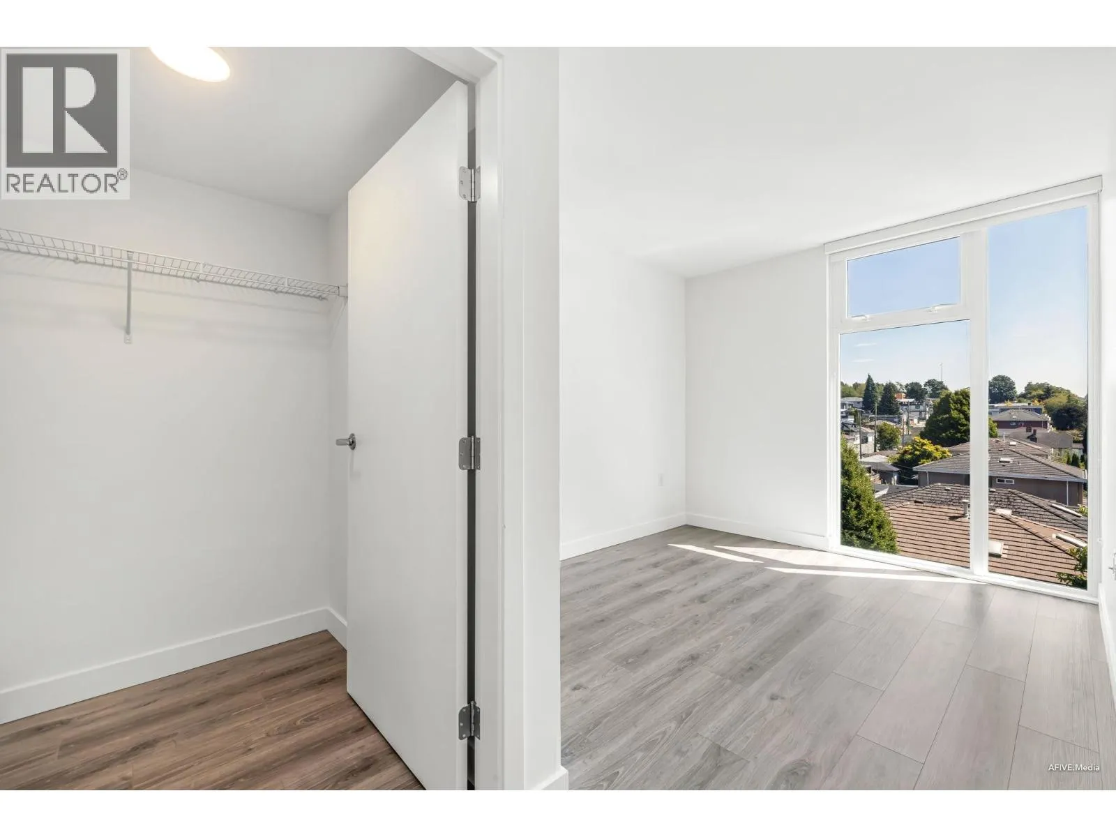 406 8181 CHESTER STREET