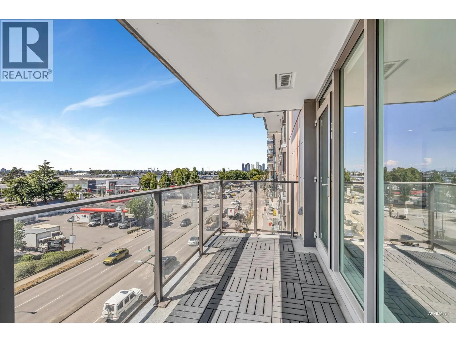 406 8181 CHESTER STREET