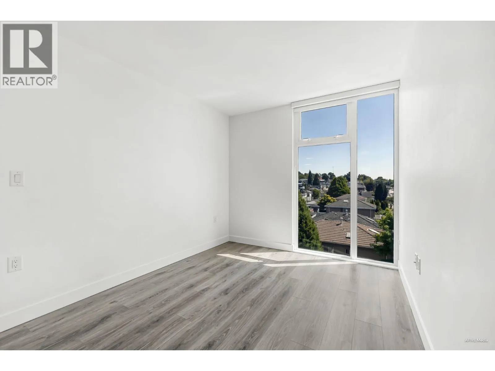 406 8181 CHESTER STREET