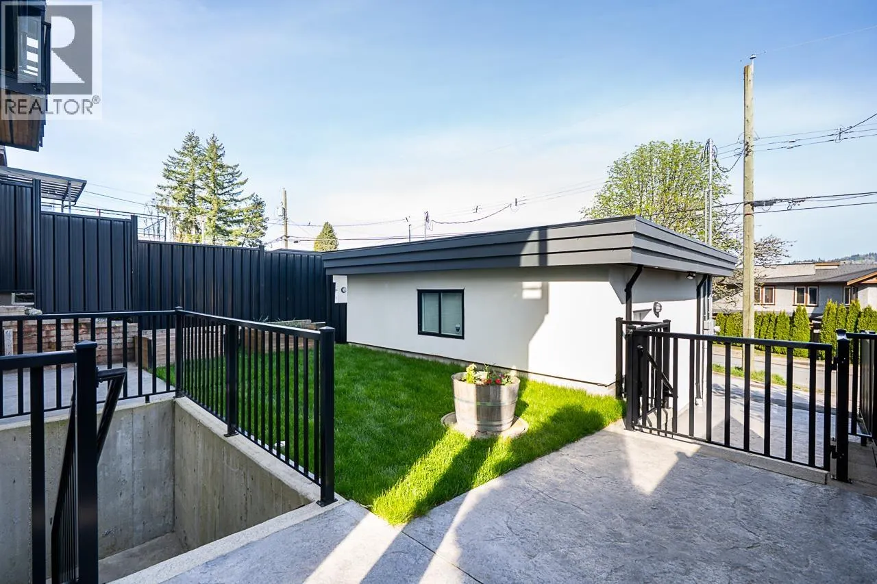 26 HOLDOM AVENUE