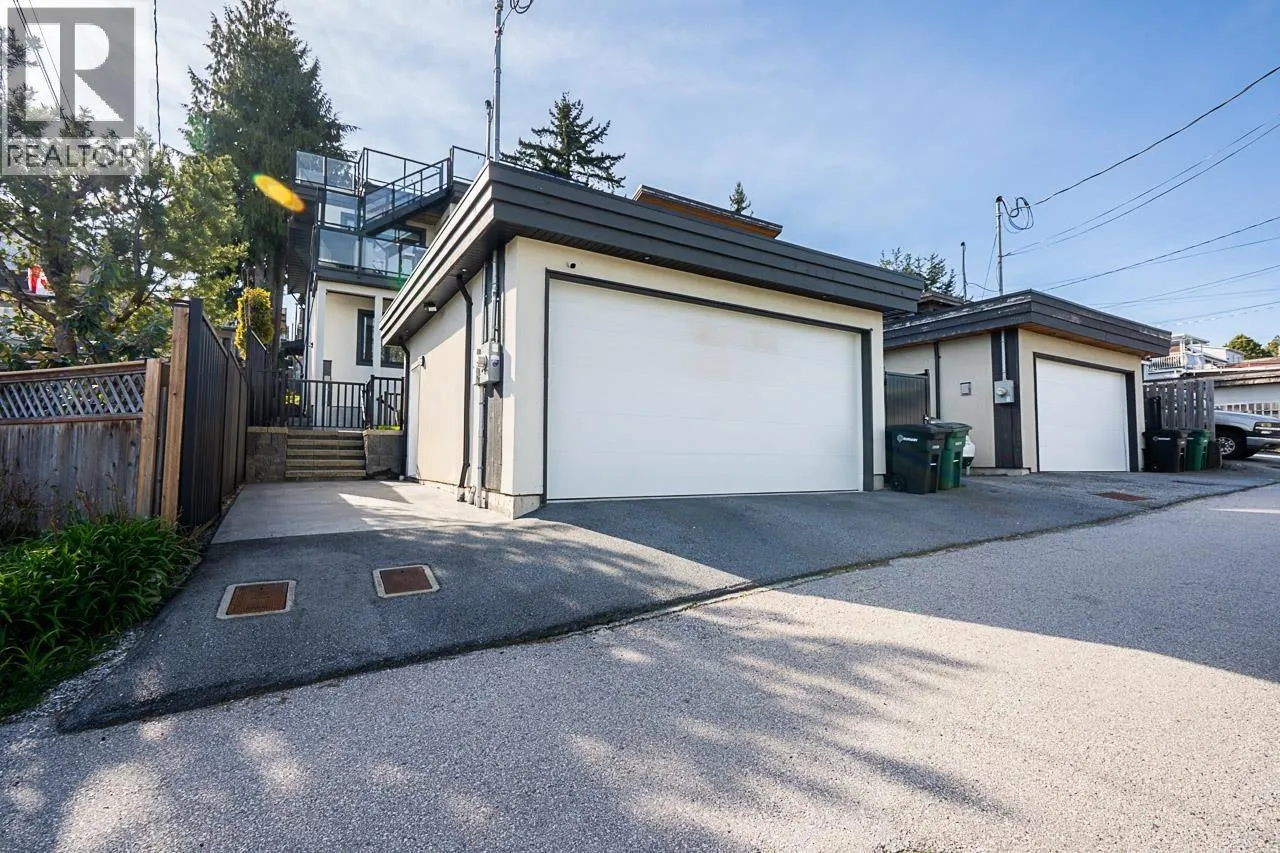 26 HOLDOM AVENUE