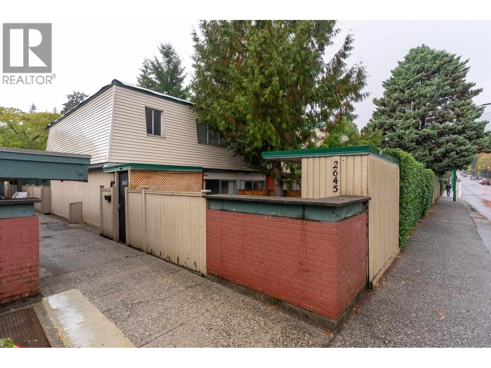 2645 WESTVIEW DRIVE