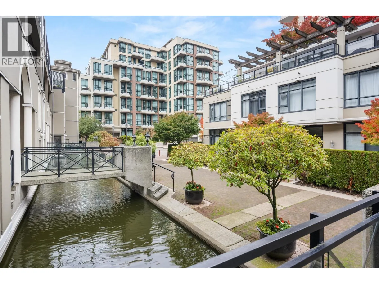 105 5 RENAISSANCE SQUARE
