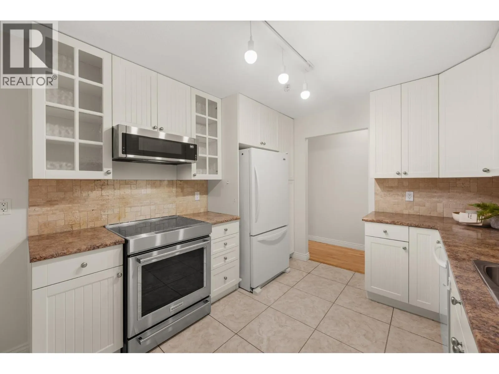 105 5 RENAISSANCE SQUARE