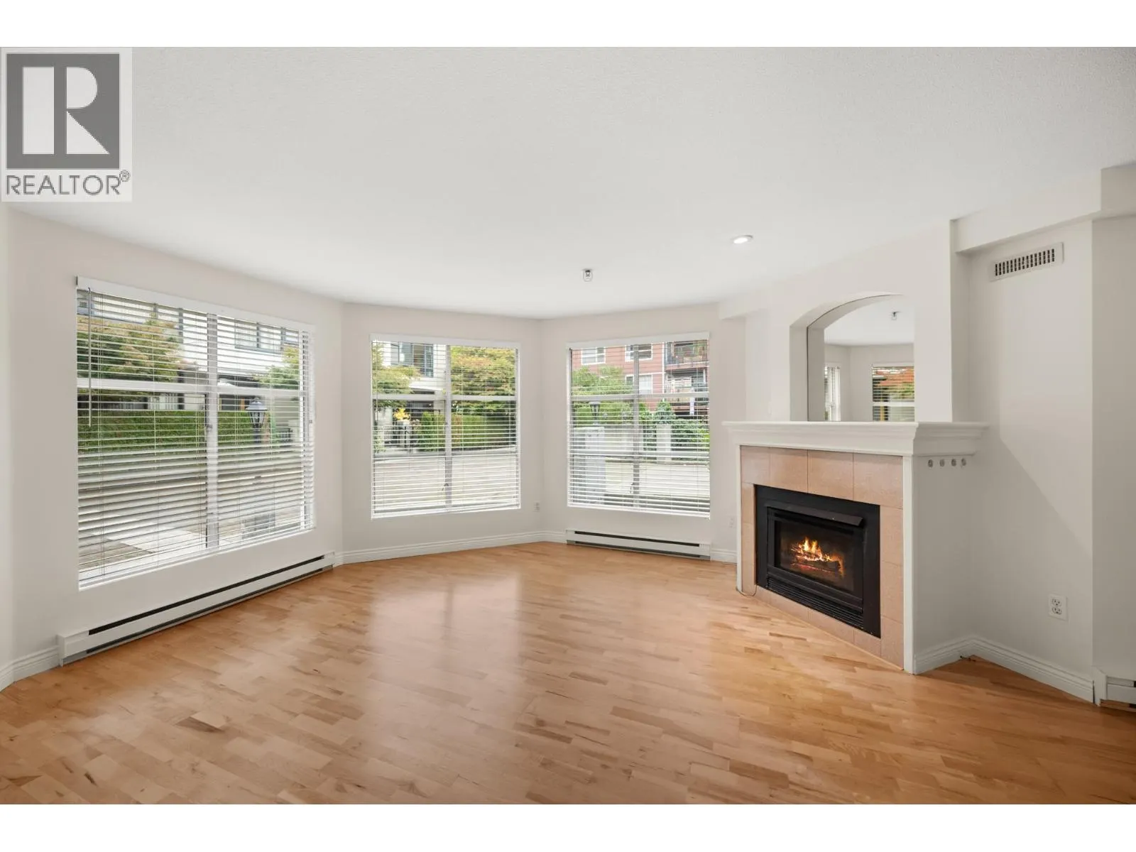 105 5 RENAISSANCE SQUARE