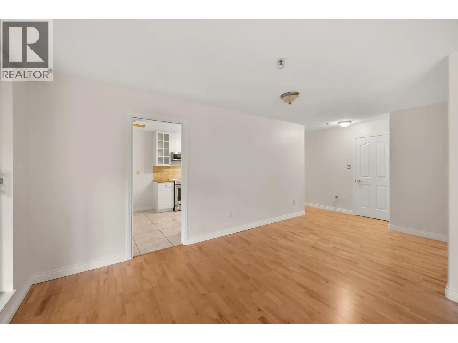 105 5 RENAISSANCE SQUARE