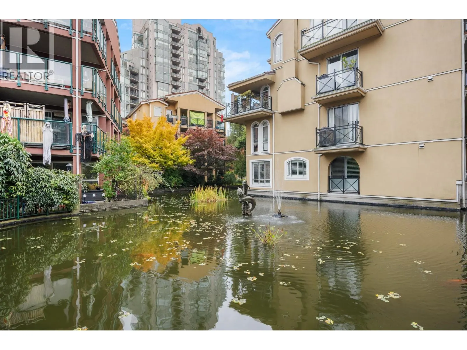 105 5 RENAISSANCE SQUARE