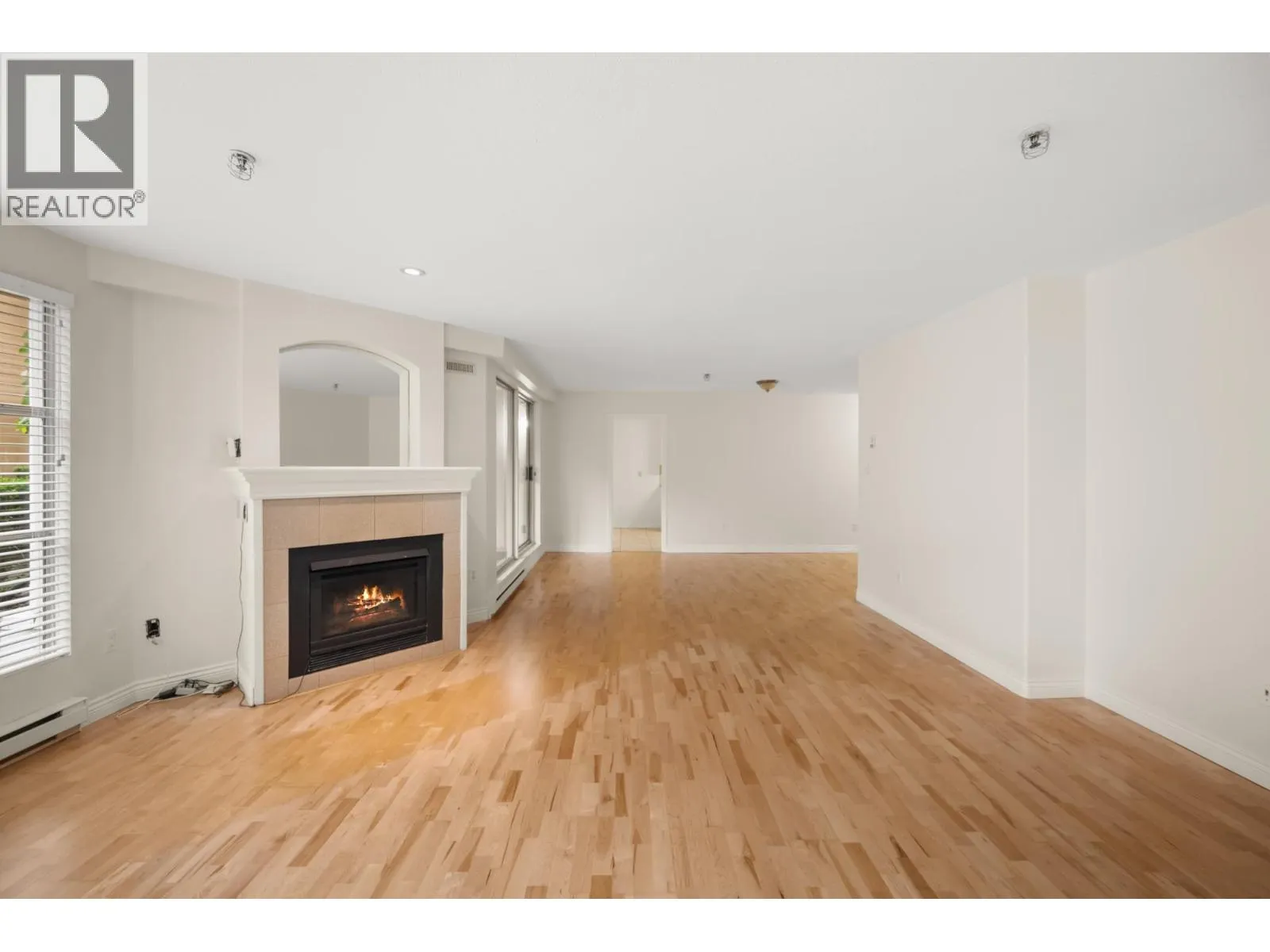 105 5 RENAISSANCE SQUARE