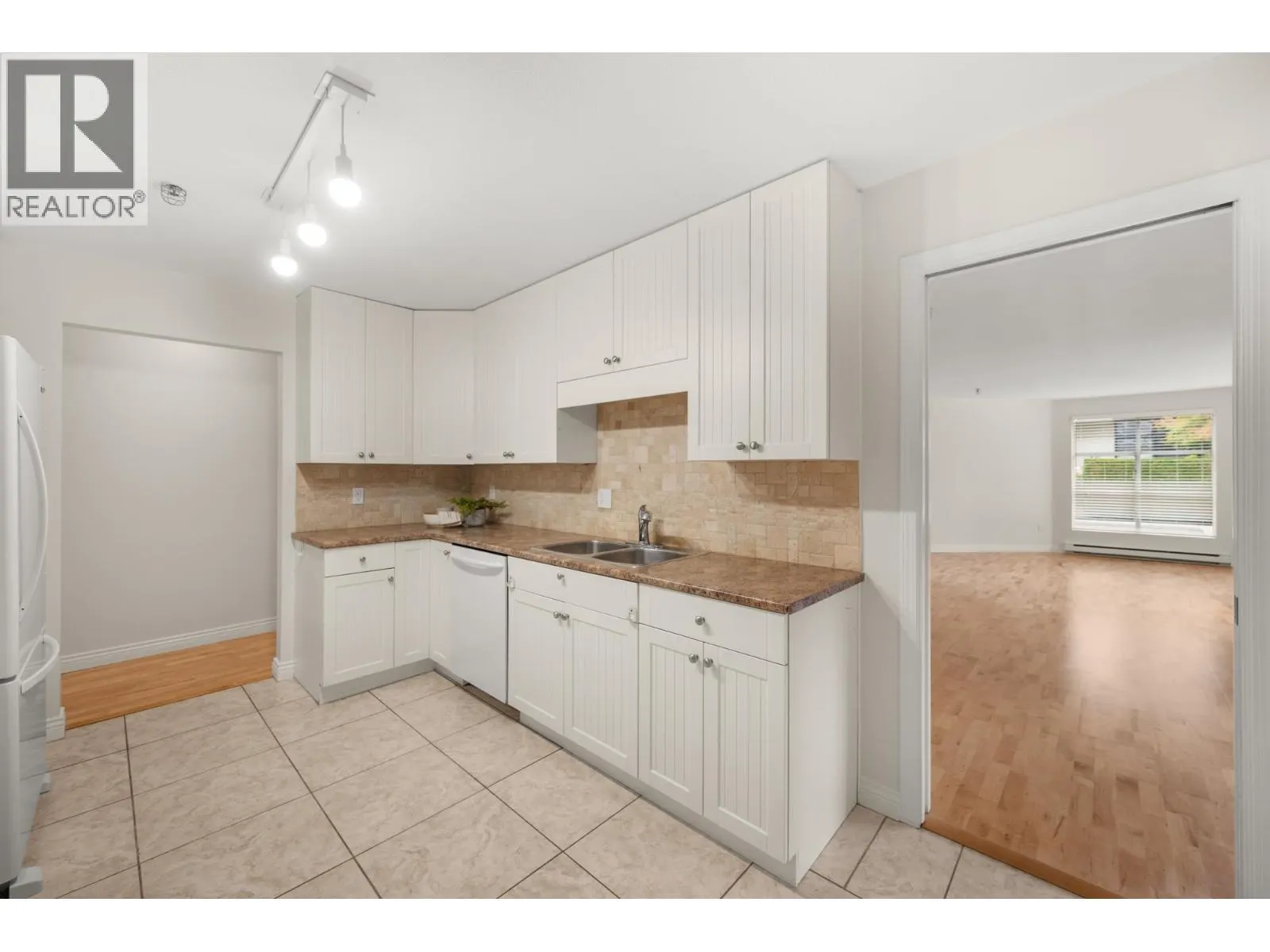105 5 RENAISSANCE SQUARE