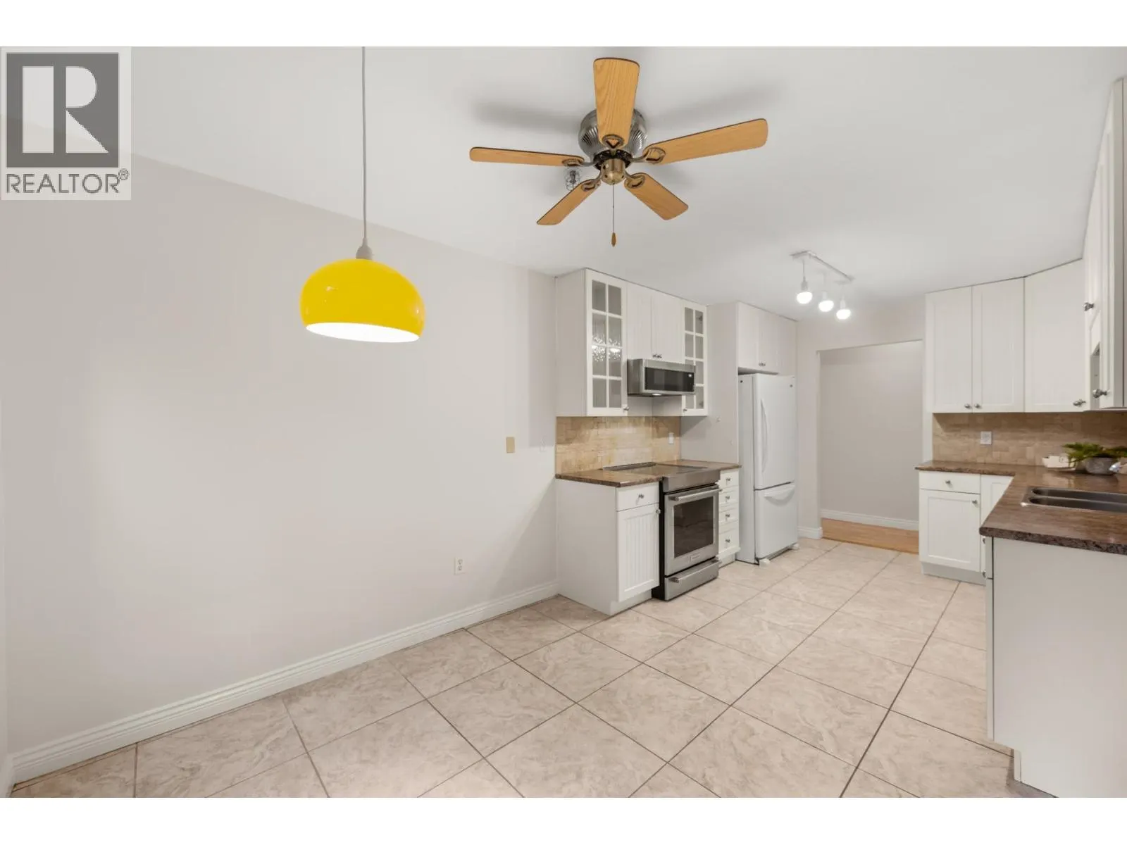 105 5 RENAISSANCE SQUARE