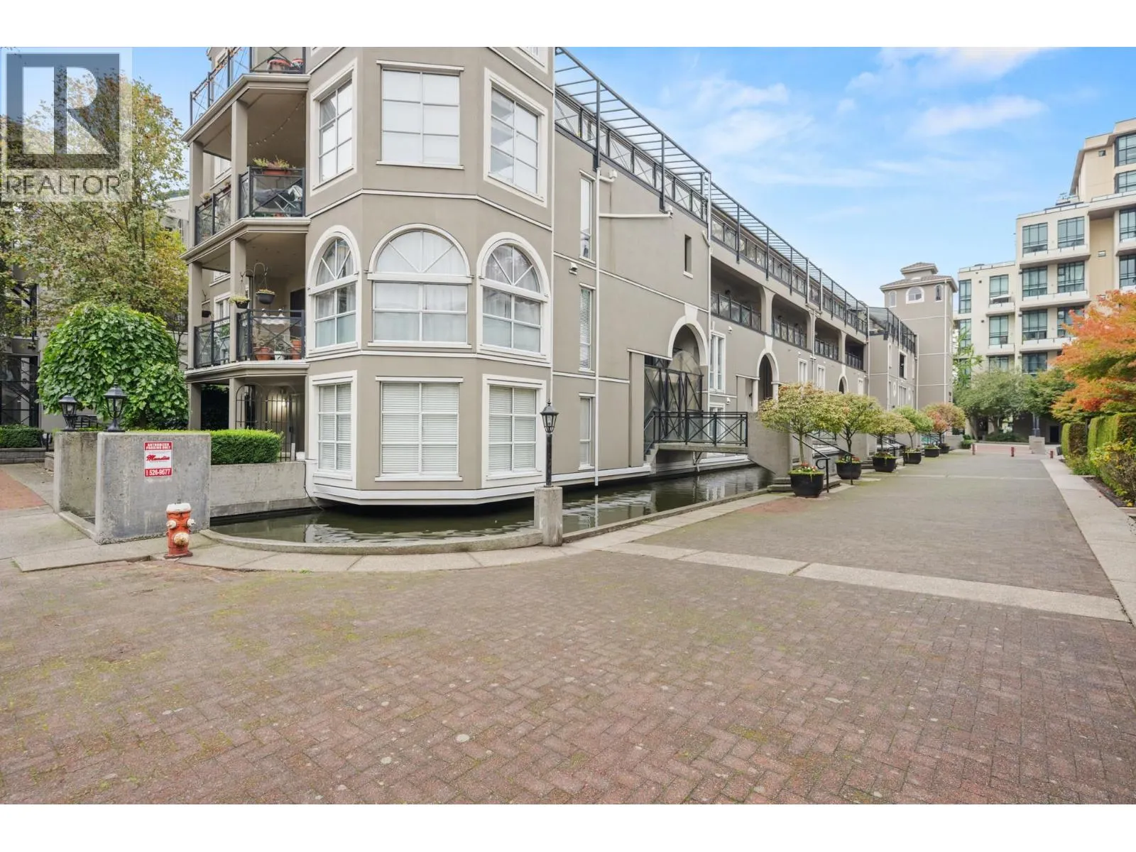 105 5 RENAISSANCE SQUARE