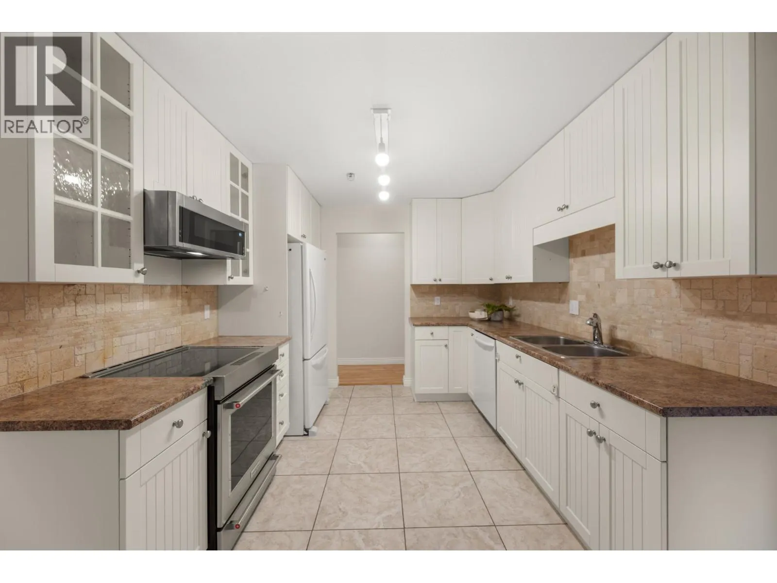 105 5 RENAISSANCE SQUARE