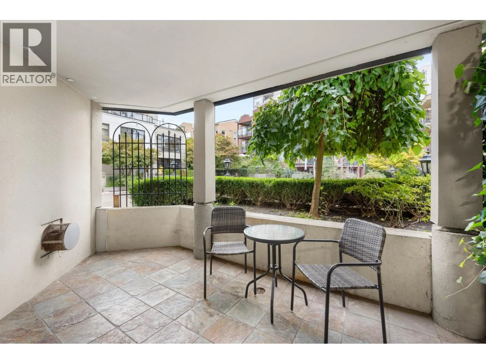 105 5 RENAISSANCE SQUARE