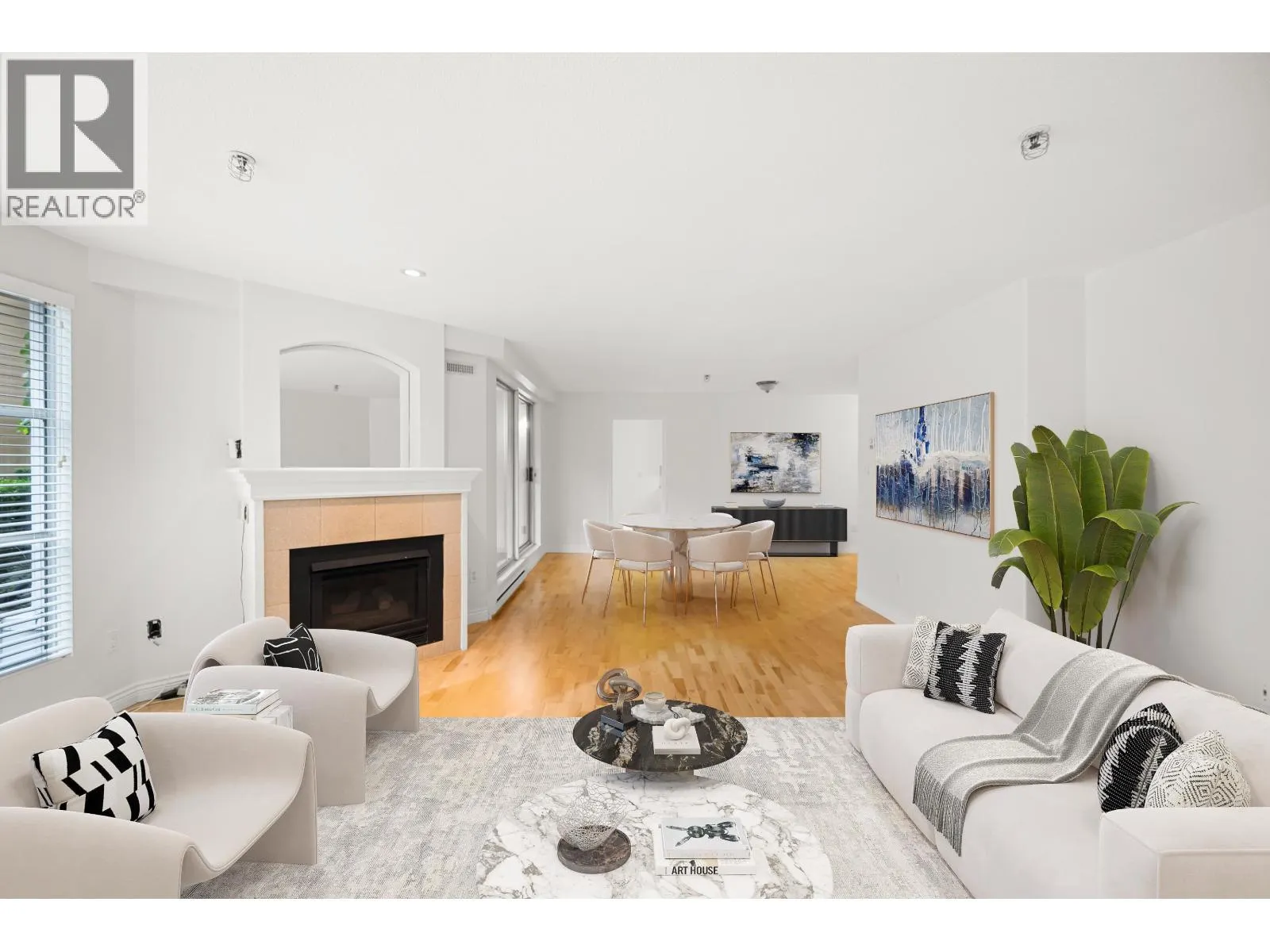 105 5 RENAISSANCE SQUARE
