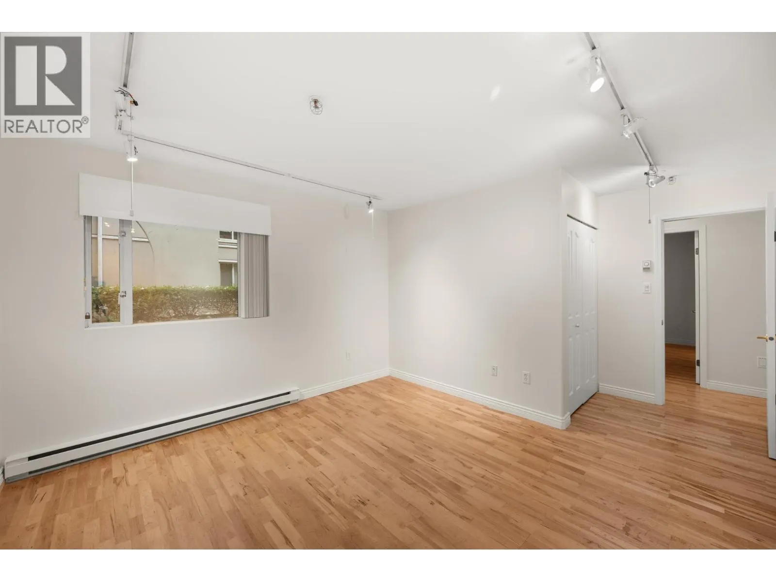 105 5 RENAISSANCE SQUARE