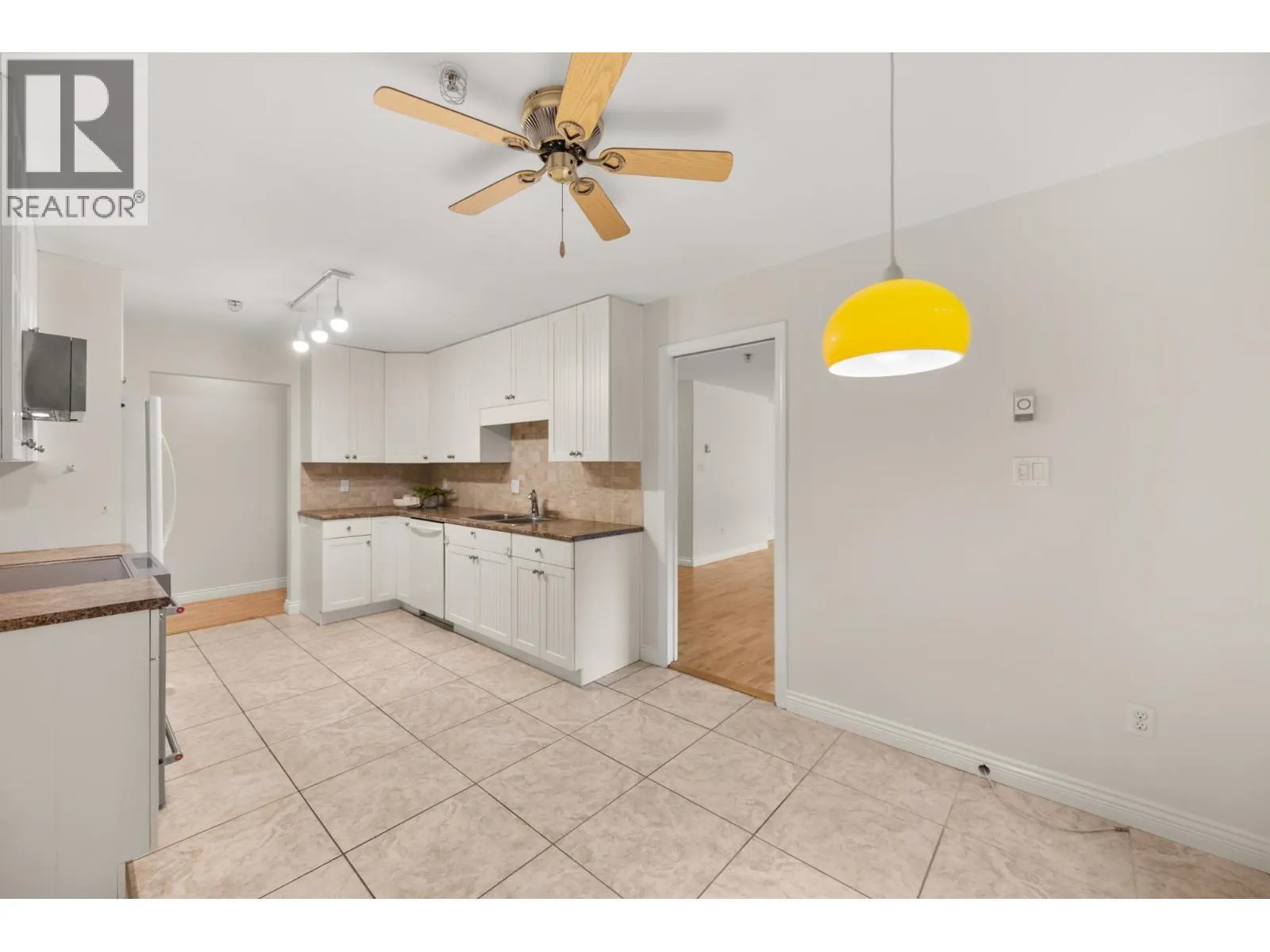 105 5 RENAISSANCE SQUARE