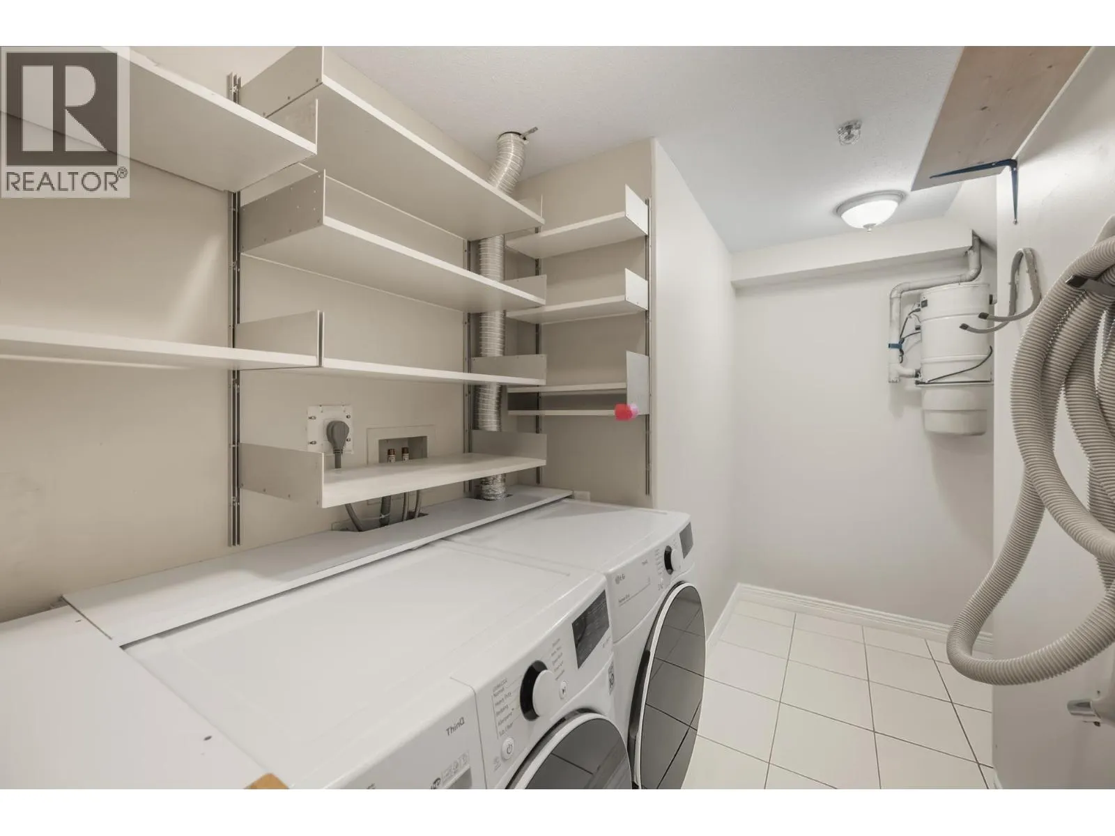 105 5 RENAISSANCE SQUARE