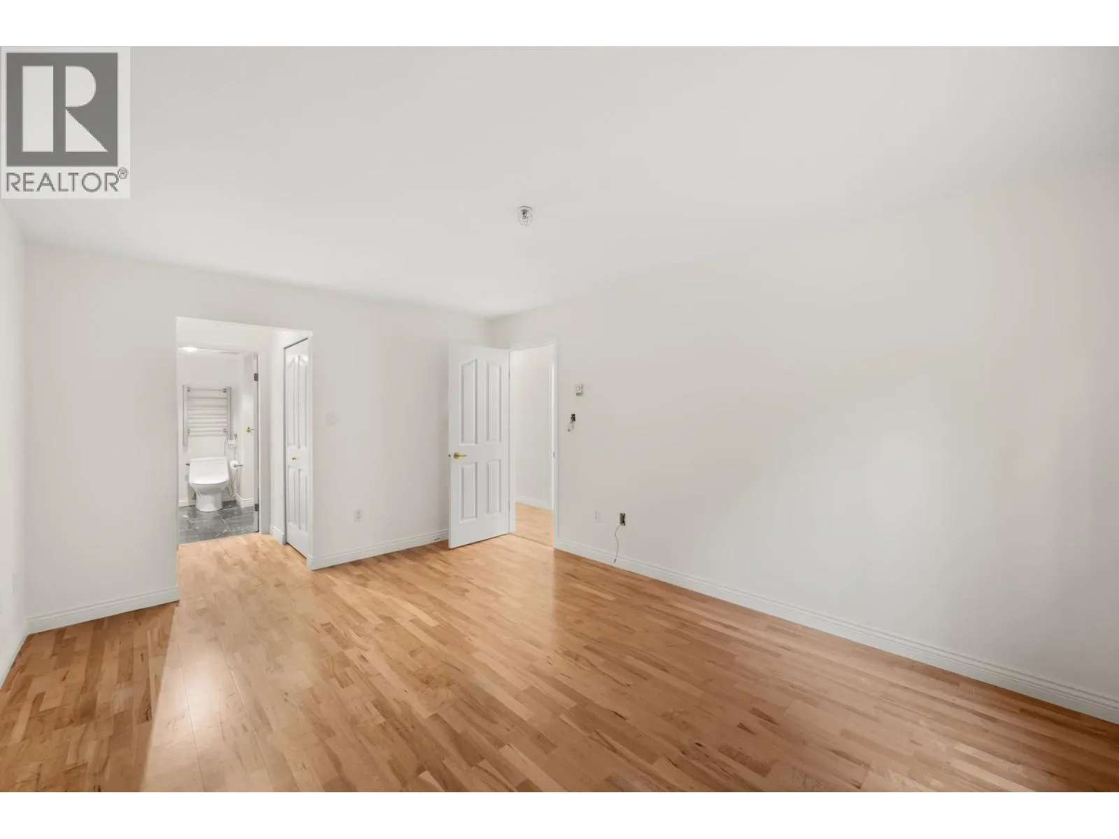 105 5 RENAISSANCE SQUARE