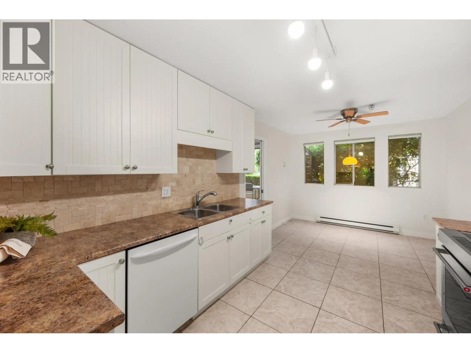 105 5 RENAISSANCE SQUARE
