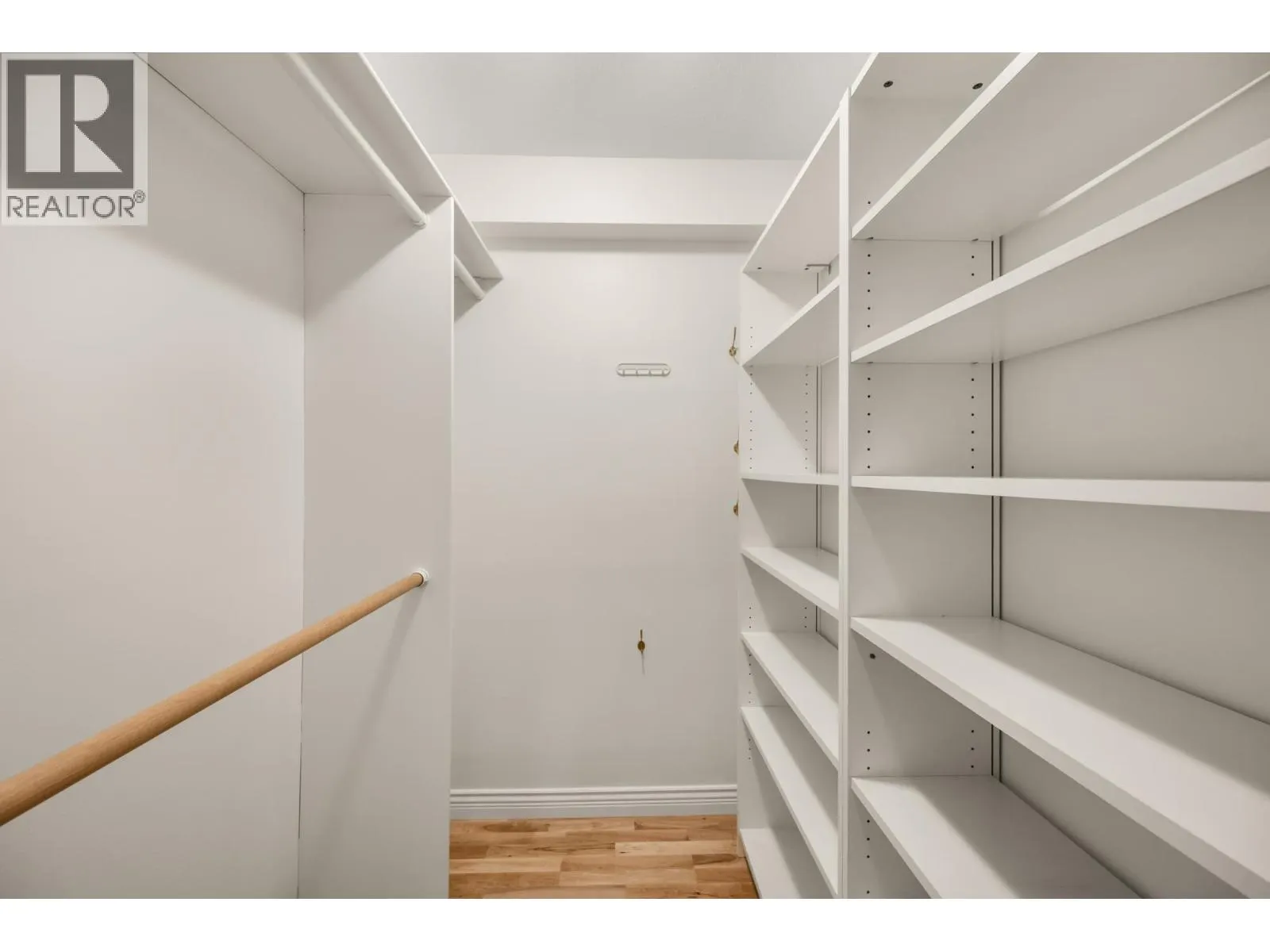 105 5 RENAISSANCE SQUARE