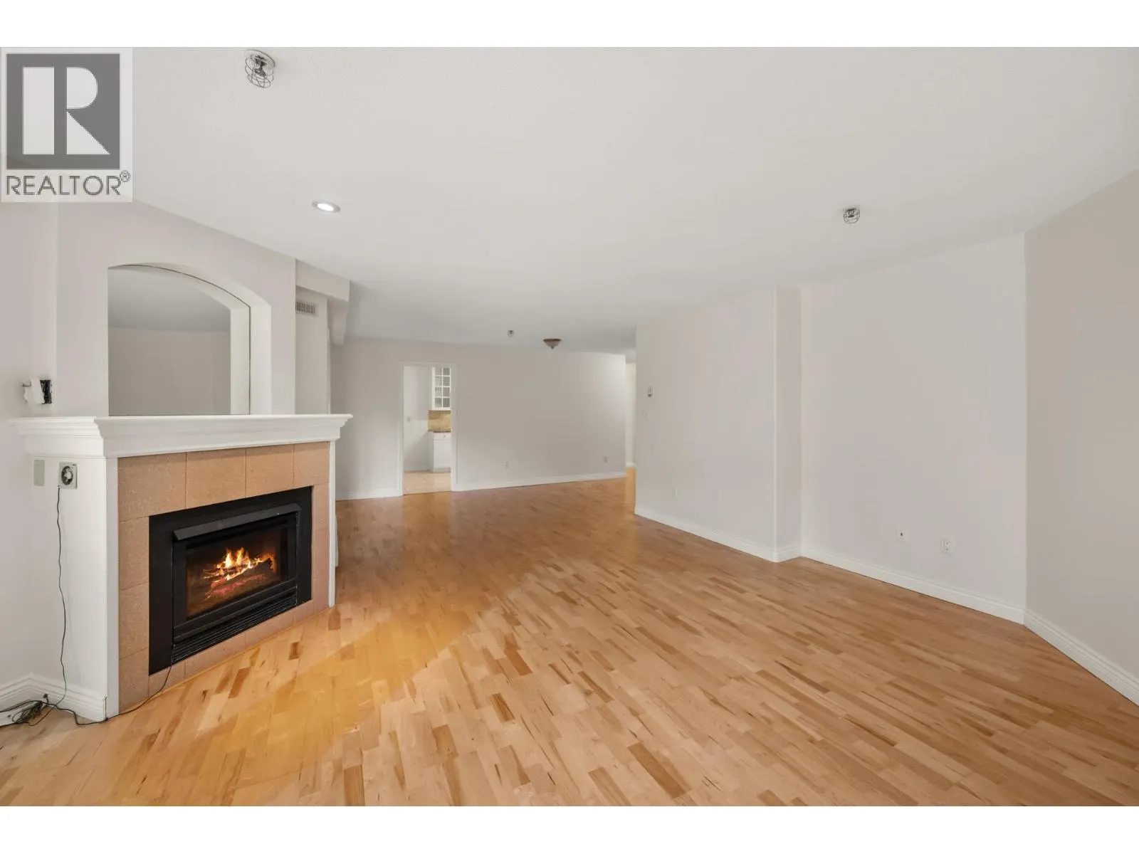 105 5 RENAISSANCE SQUARE