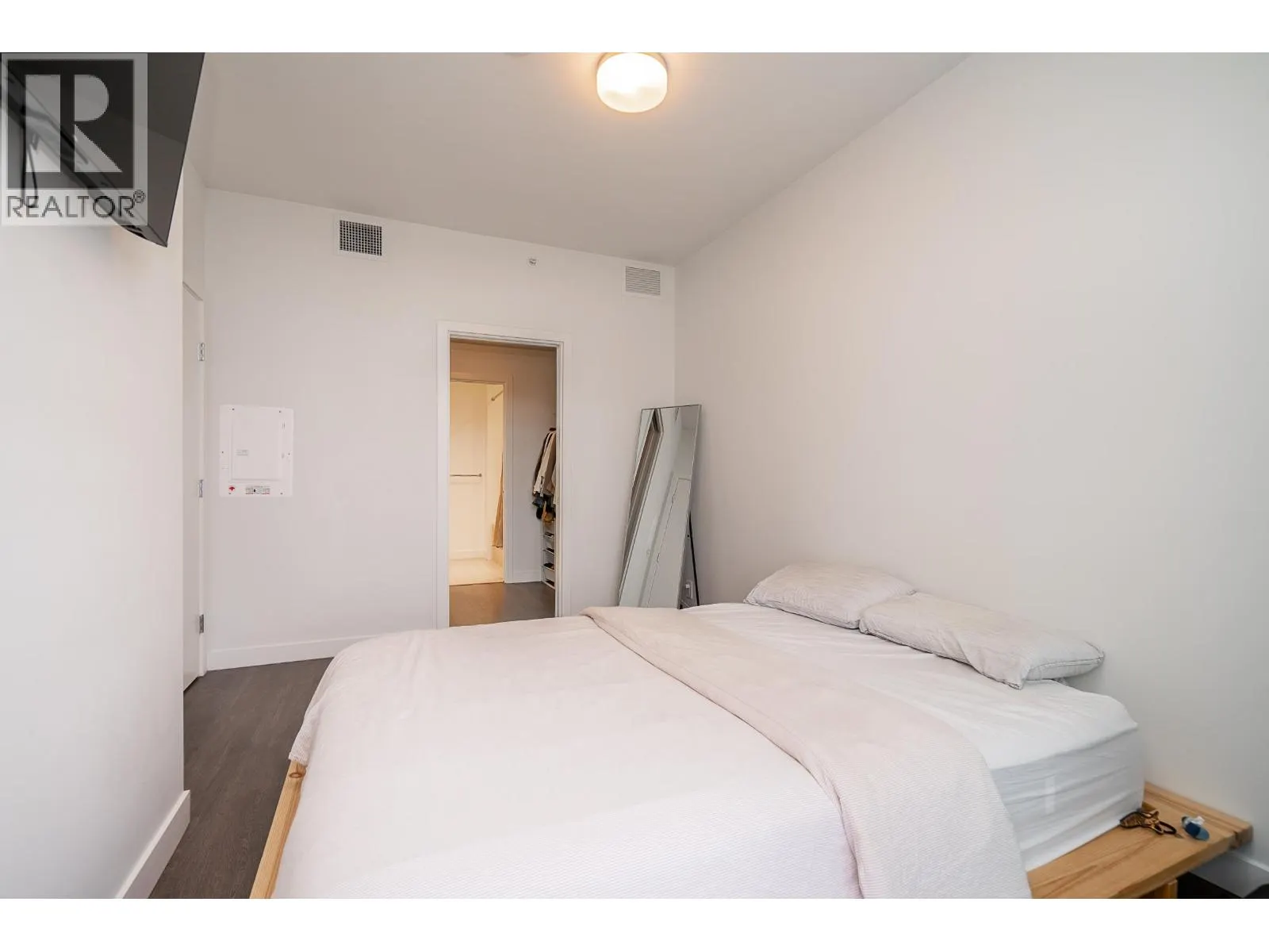 1701 567 CLARKE ROAD