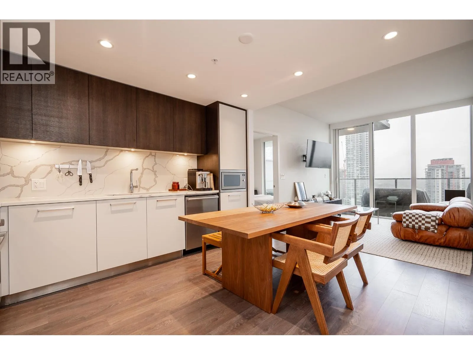 1701 567 CLARKE ROAD