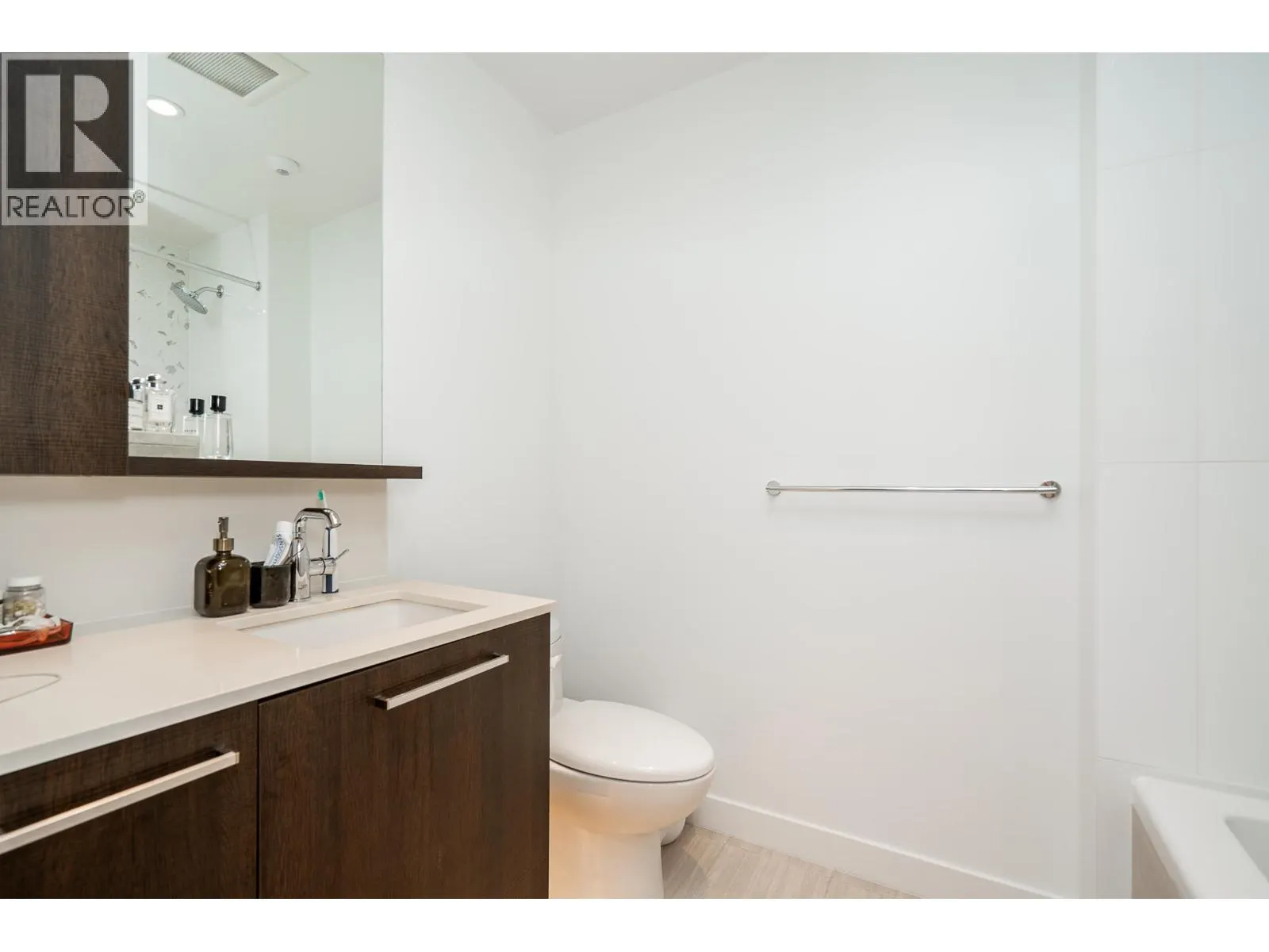 1701 567 CLARKE ROAD
