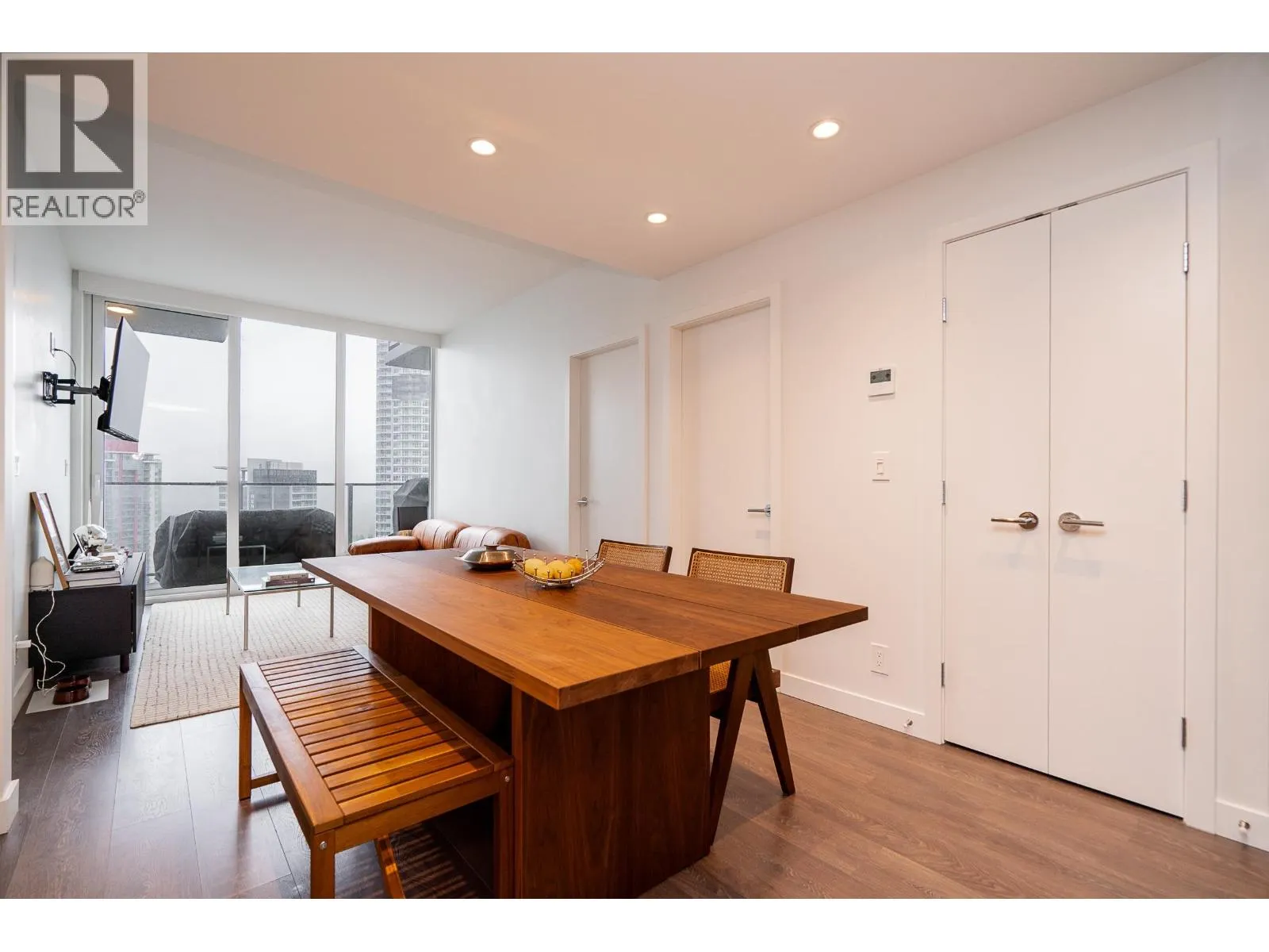 1701 567 CLARKE ROAD