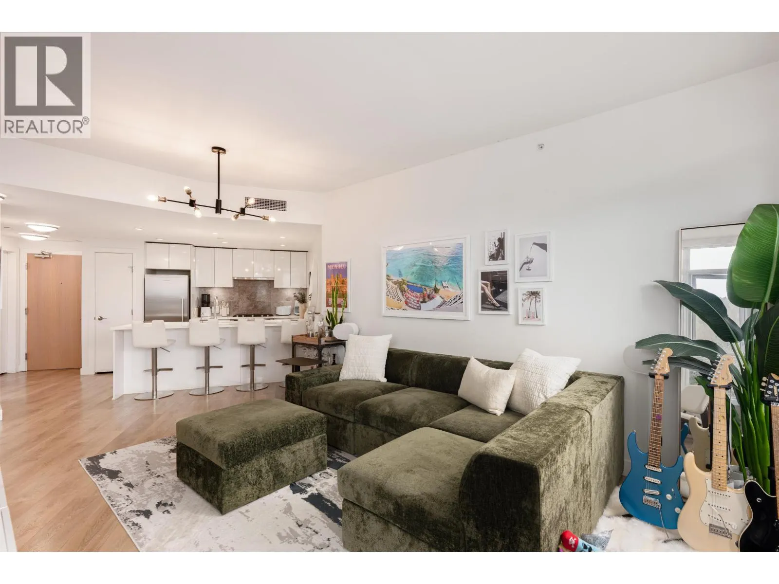 906 3557 SAWMILL CRESCENT