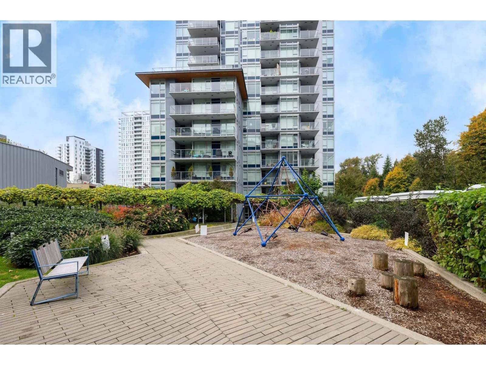 906 3557 SAWMILL CRESCENT