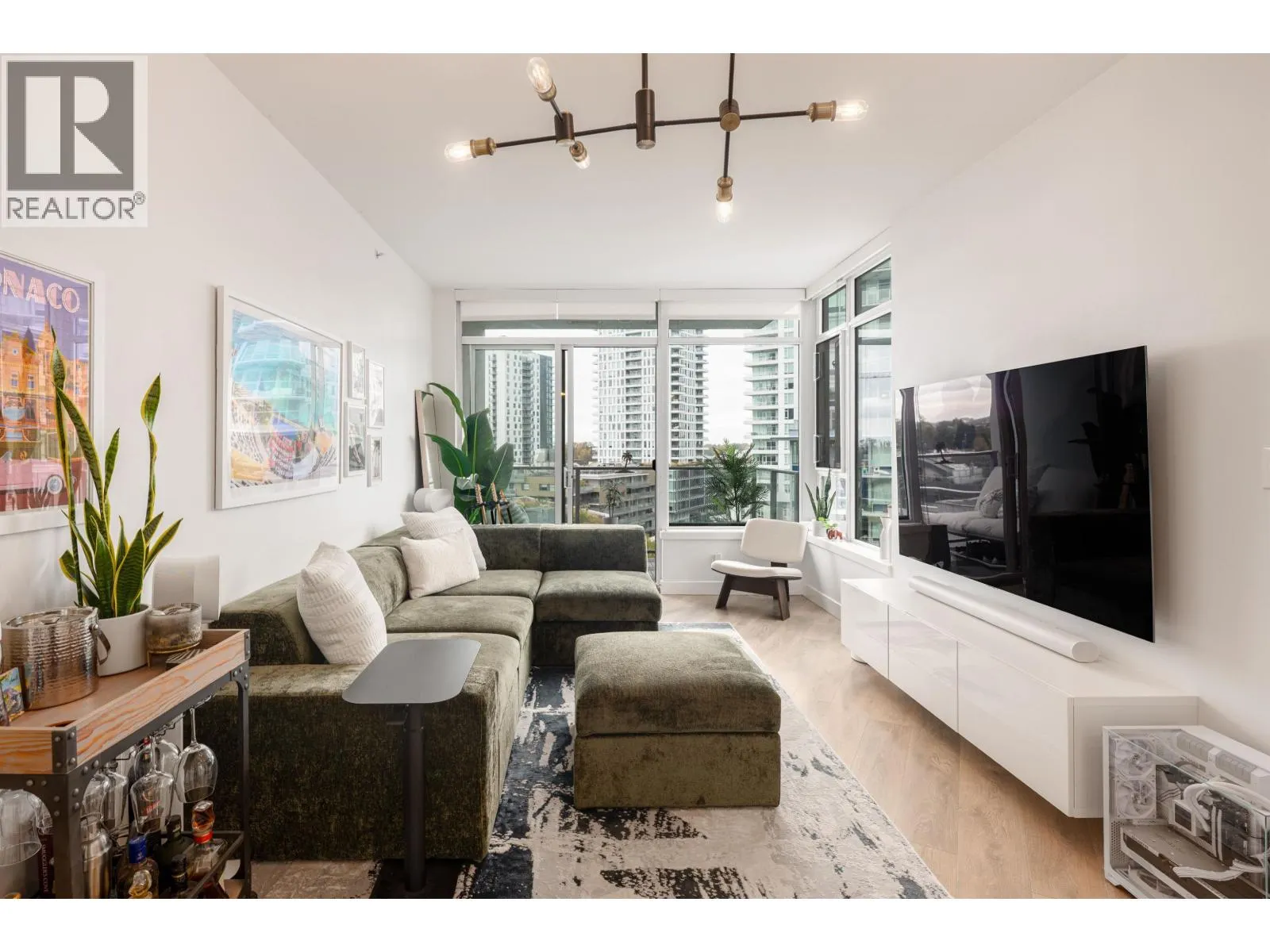 906 3557 SAWMILL CRESCENT