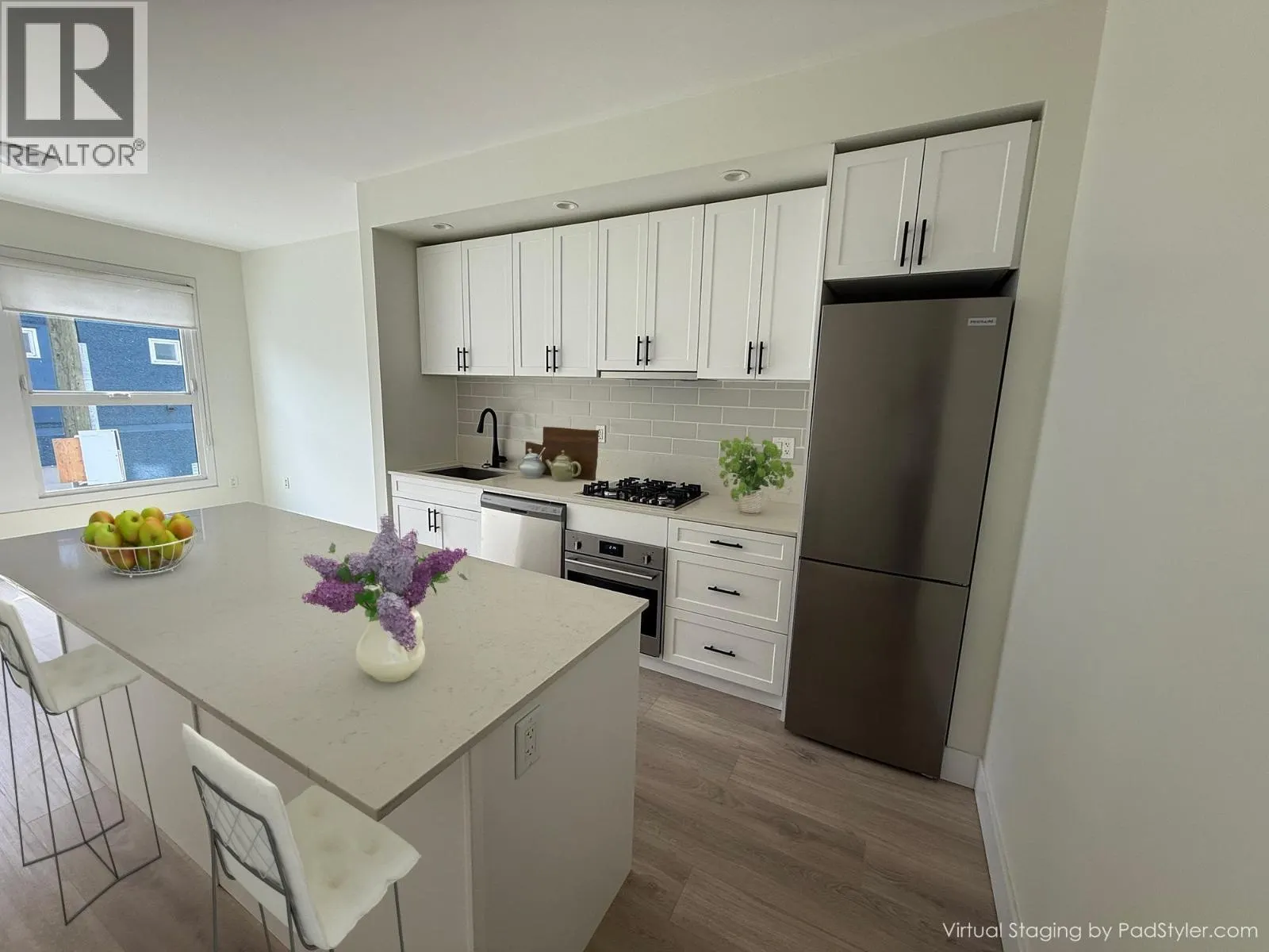 208 626 ALEXANDER STREET