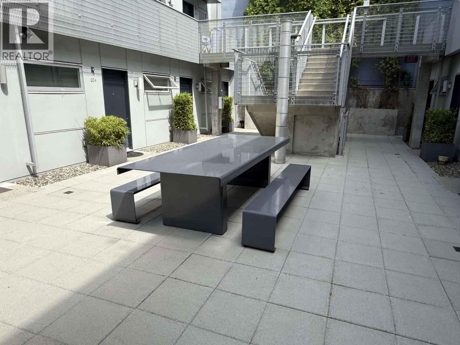 208 626 ALEXANDER STREET