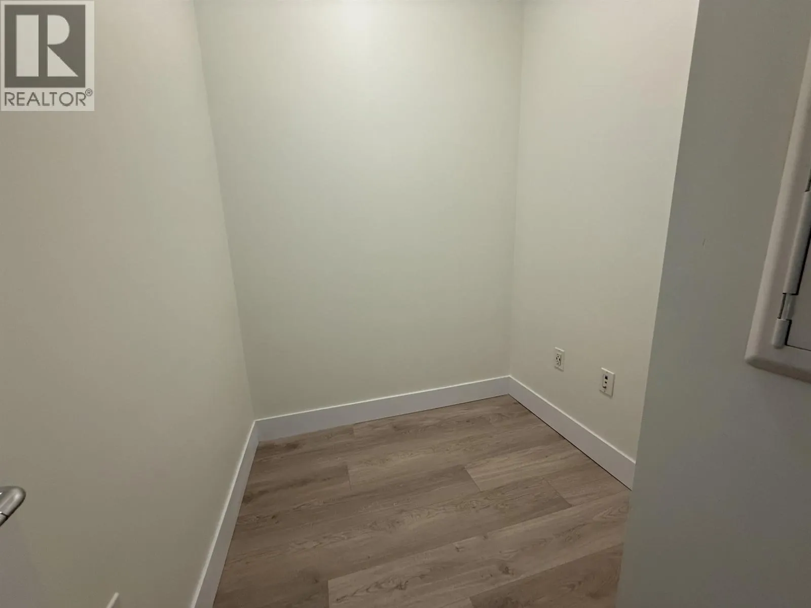 208 626 ALEXANDER STREET